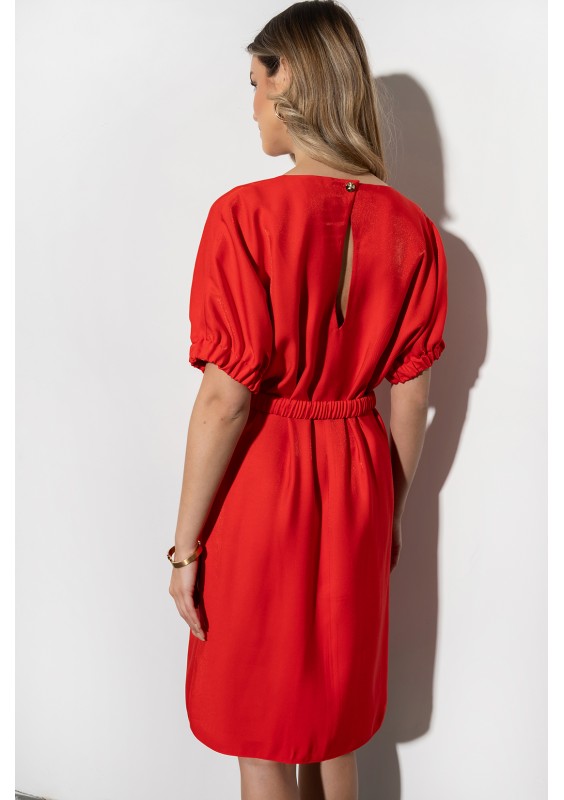 Elegancka czerwona sukienka z delikatnym połyskiem Trudi ZAPS ZAP063